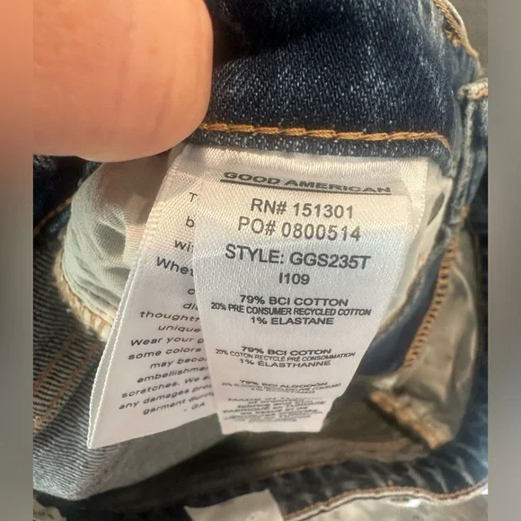 Good American factory distressed shorts size 0 NWOT - Picture 3 of 4